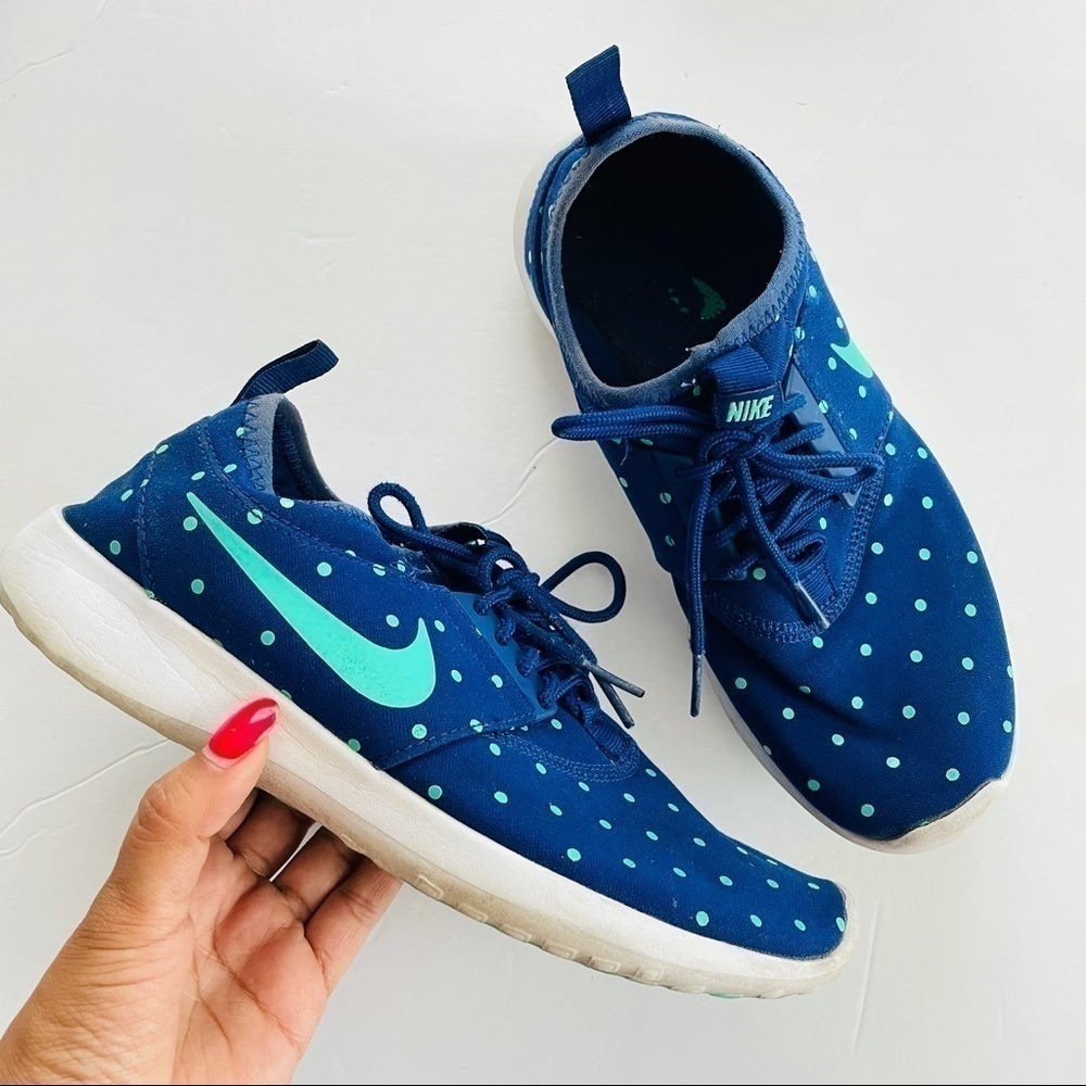 Nike polka dot sneakers size 7 blue